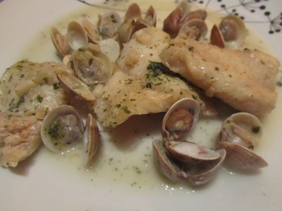 Merluza con almejas